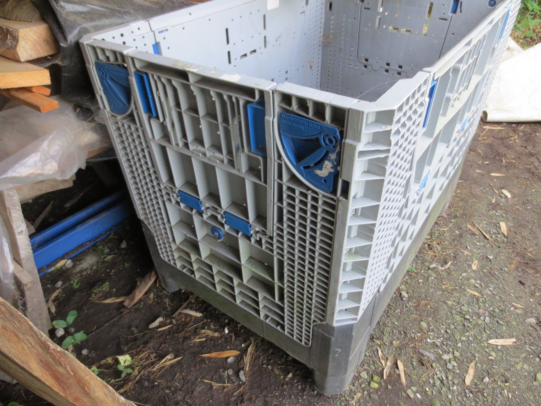 Pallets: Paletten Box mit Türen – Usato da Melchtal venduto da TheSachs 1