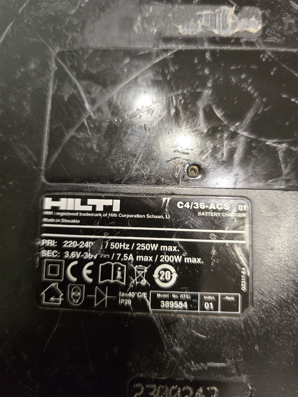 Hilti Caricatori & Batterie: Hilti Ladegärat und akku – Usato da Embrach venduto da sze_cl8y 9