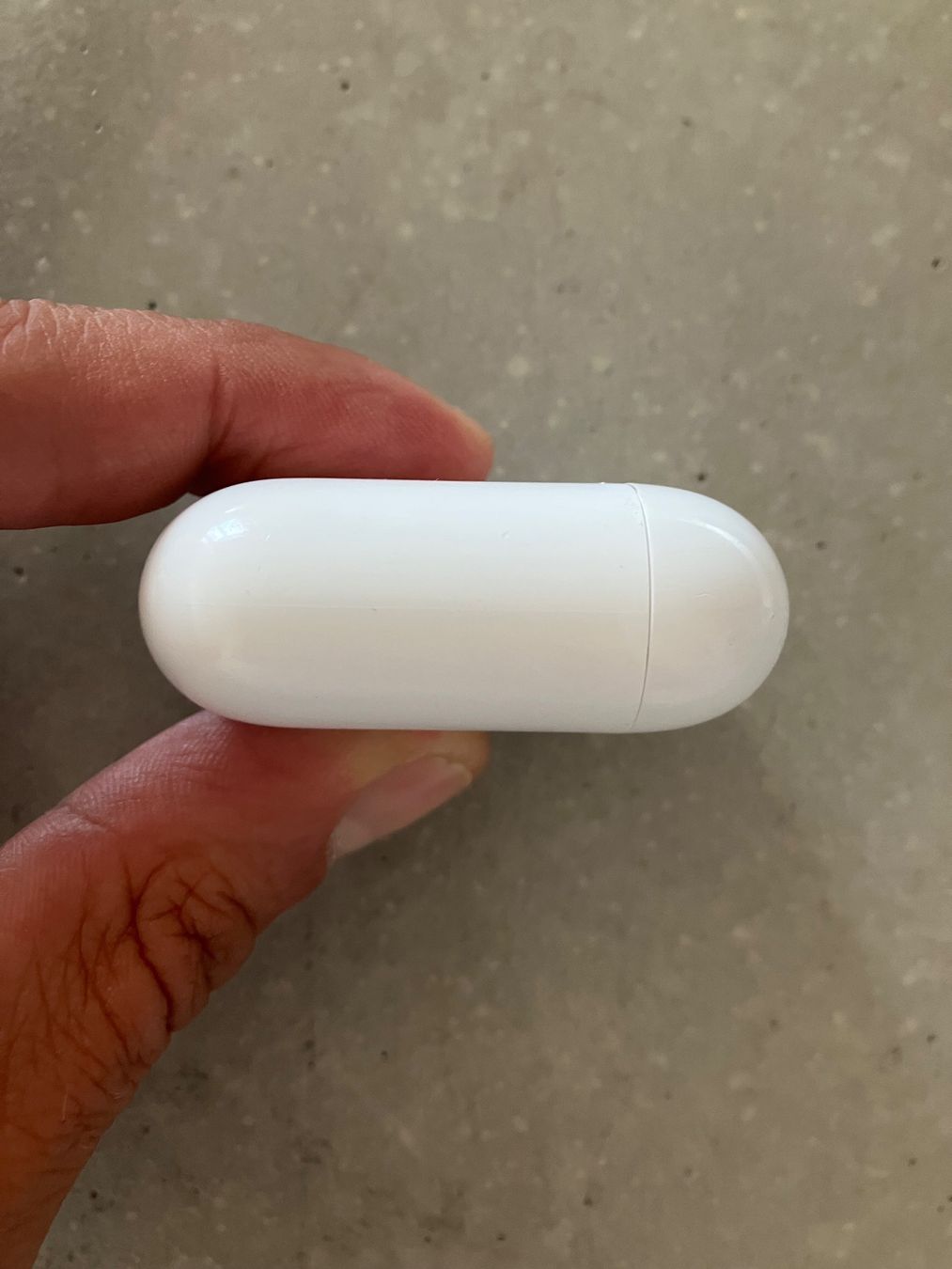 Apple Cuffie: APPLE AIRPODS Case – Usato da Lausanne venduto da mr.v 8