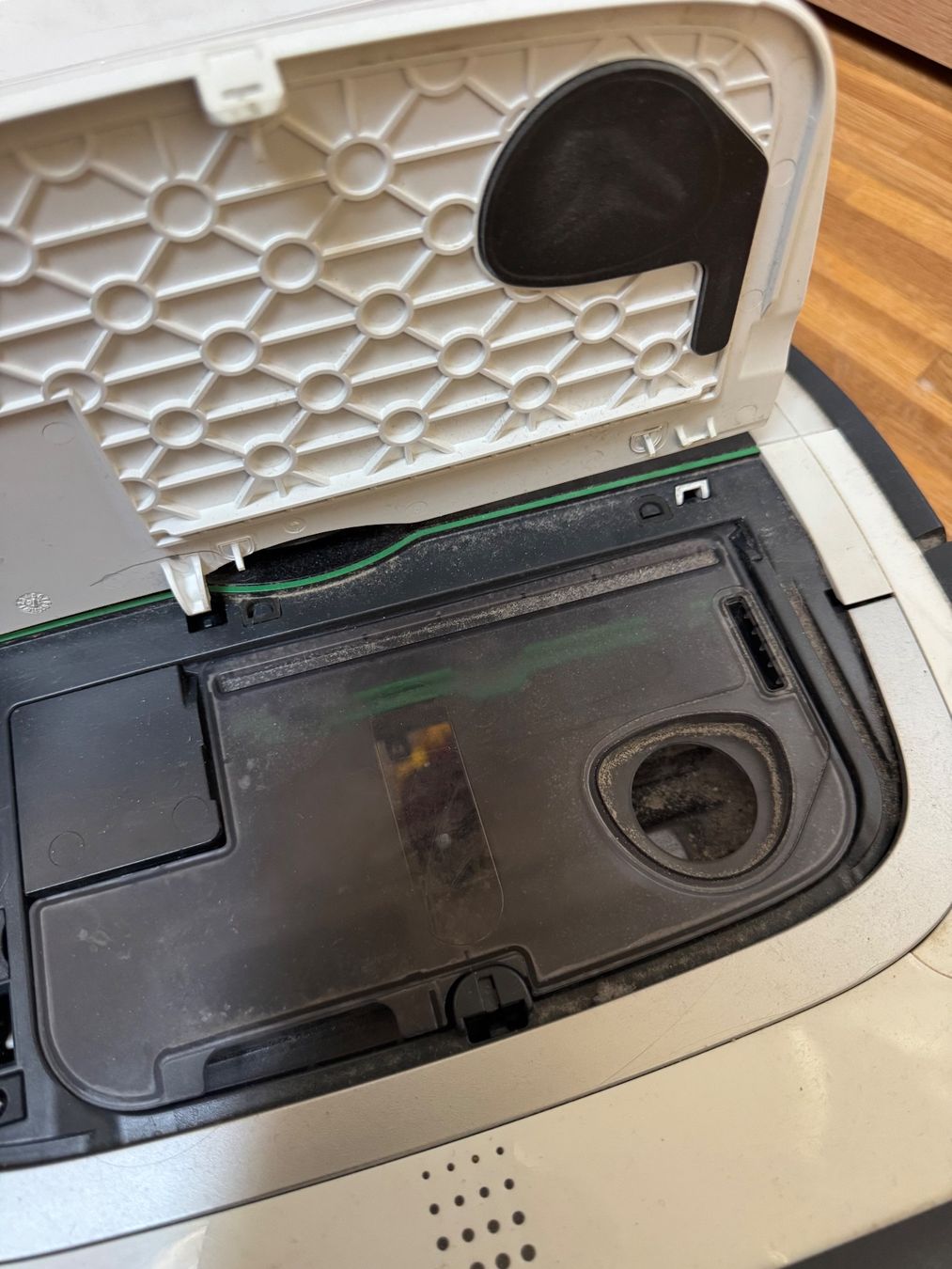 Vorwerk Aspirapolveri & Accessori: Saugroboter "Vorwerk Kobold" VR200 mit Station – Usato da Hünenberg venduto da fightlady 4