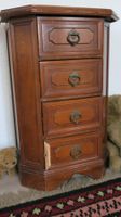Kompakte Vintage-Kommode / Beistellschrank