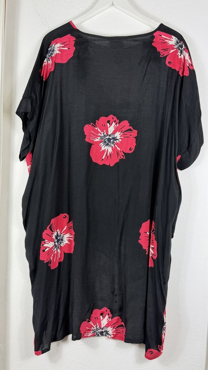Tuniken: Masai Tunika mit roten Blumenmuster – Neu (gemäss Beschreibung) aus Biel-Bienne von Interstate 1