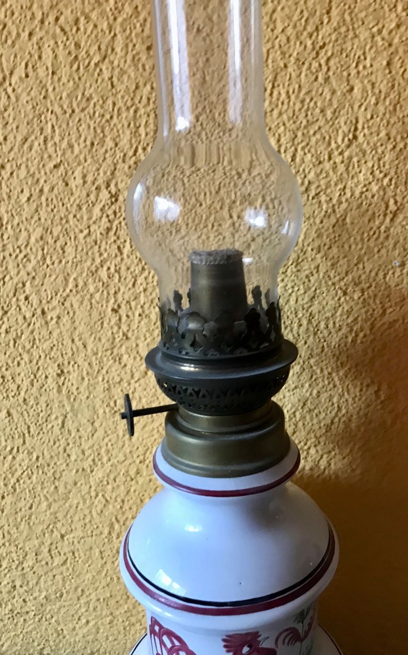 Lampade: Ancienne lampe à pétrole – Usato da Losone venduto da courrier 2