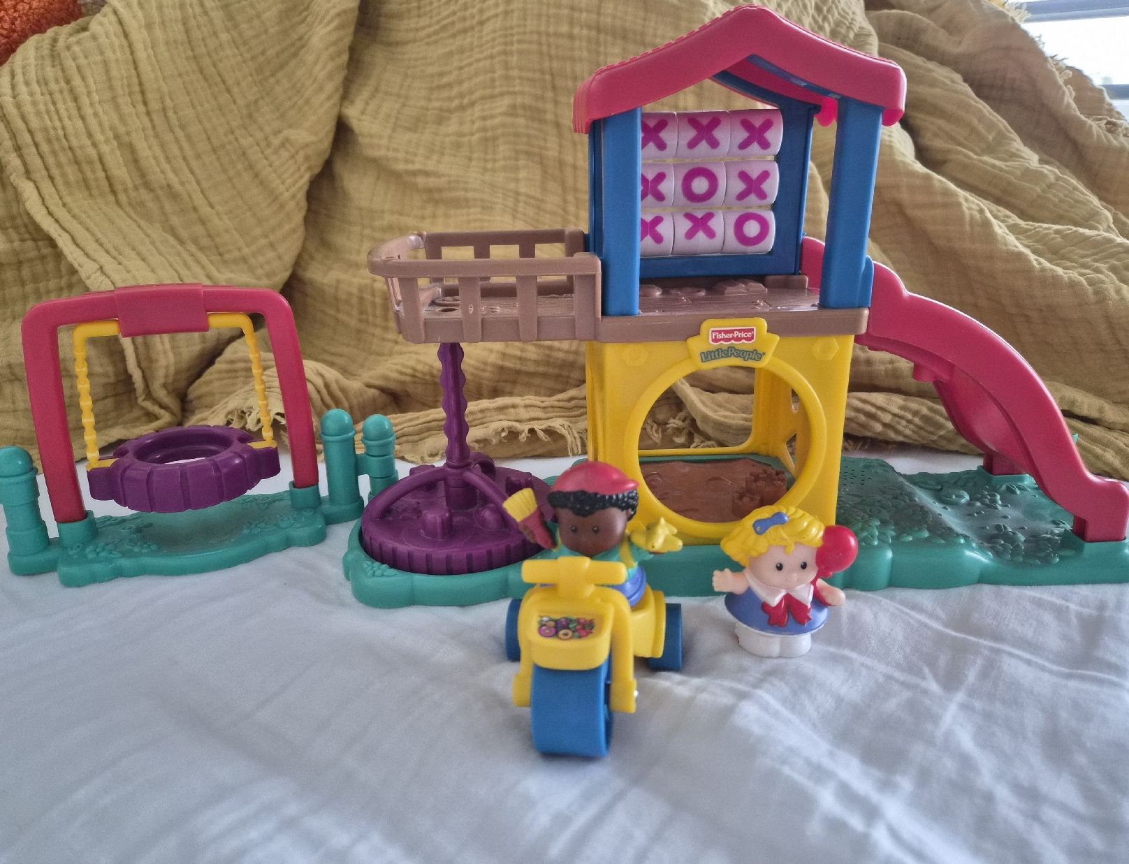 Fisher-Price Giocattoli: Little People Spielplatz mit Geräuschen – Usato da Uznach venduto da ssmiy