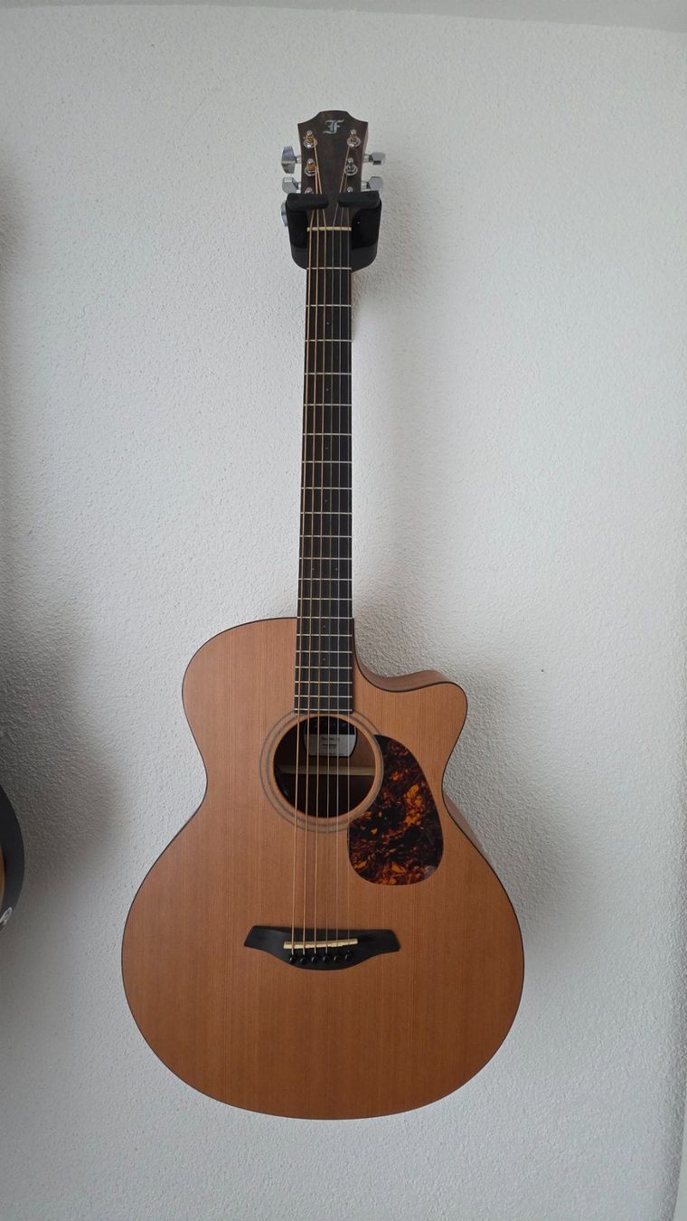 Strumenti musicali: FURCH Baritone Westerngitarre mit Tonabnehmer – Nuovo (secondo la descrizione) da Embrach venduto da Bele9