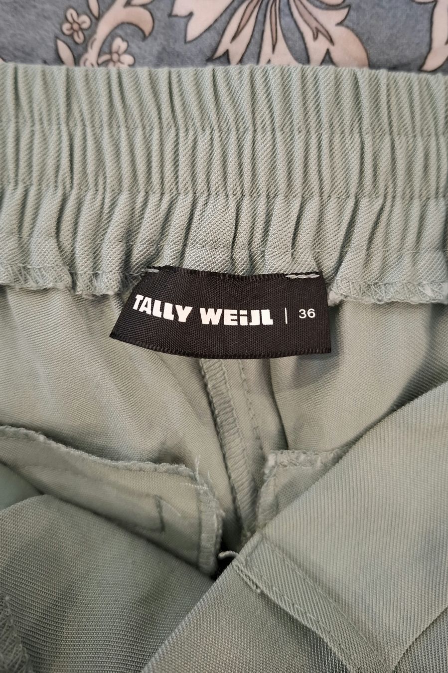 Tally Weijl Pantaloni: Leichte Hose Tally Weijl – Usato da Balzers venduto da mackfose 2