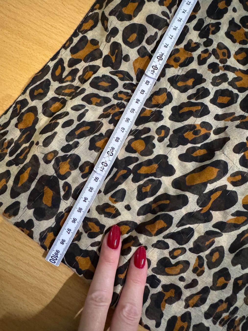 H&M Foulard & Sciarpe: Schal mit Leopardenmuster von H&M – Usato da Grosswangen venduto da shoes.bags.and.co 1