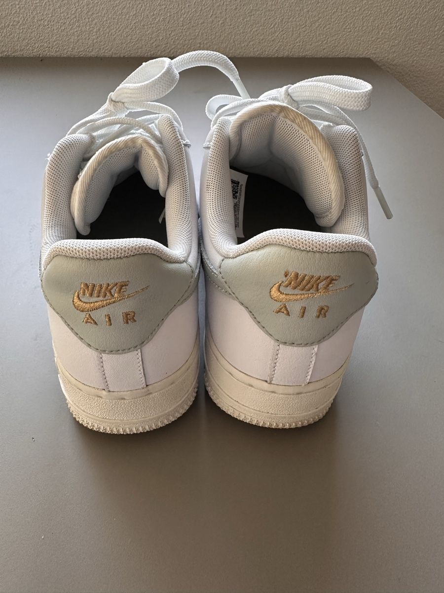 Nike Chaussures femmes: WMNS Air Force 1 beige,weiss Gr.36.5 – D'occasion à Hombrechtikon par carnoz 3