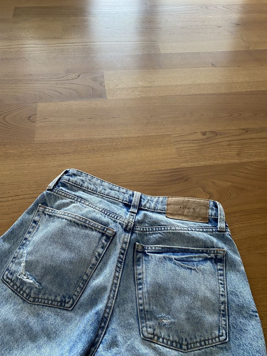H&M Jeans: Ripped Boyfriend Jeans, size EUR32 – Gebraucht aus Sissach von laura.x4 6
