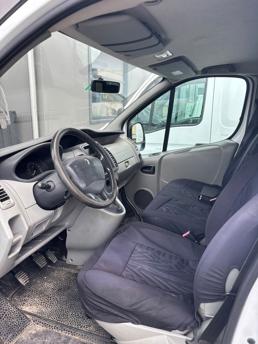 Véhicules utilitaires: Renault Trafic – D'occasion à Eichberg par Weder236 6