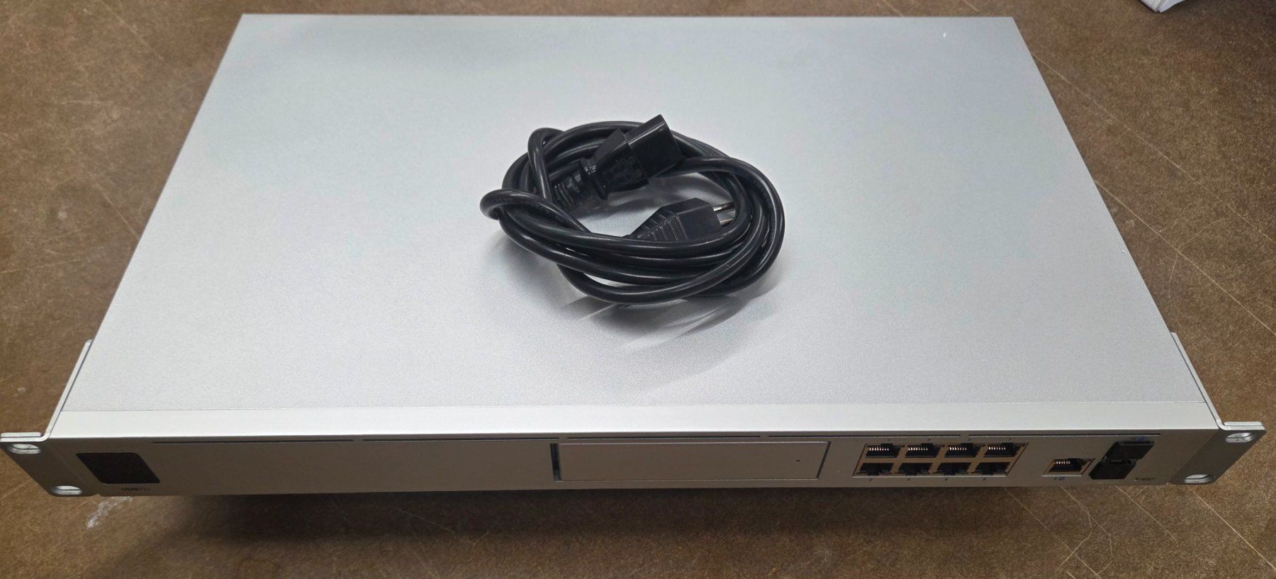 Ubiquiti Modem & Router: UniFi Dream Machine Pro (UDM-Pro) – Usato da Siblingen venduto da Hardwork 1