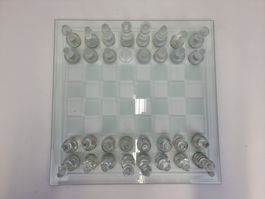 Schachset aus Glas