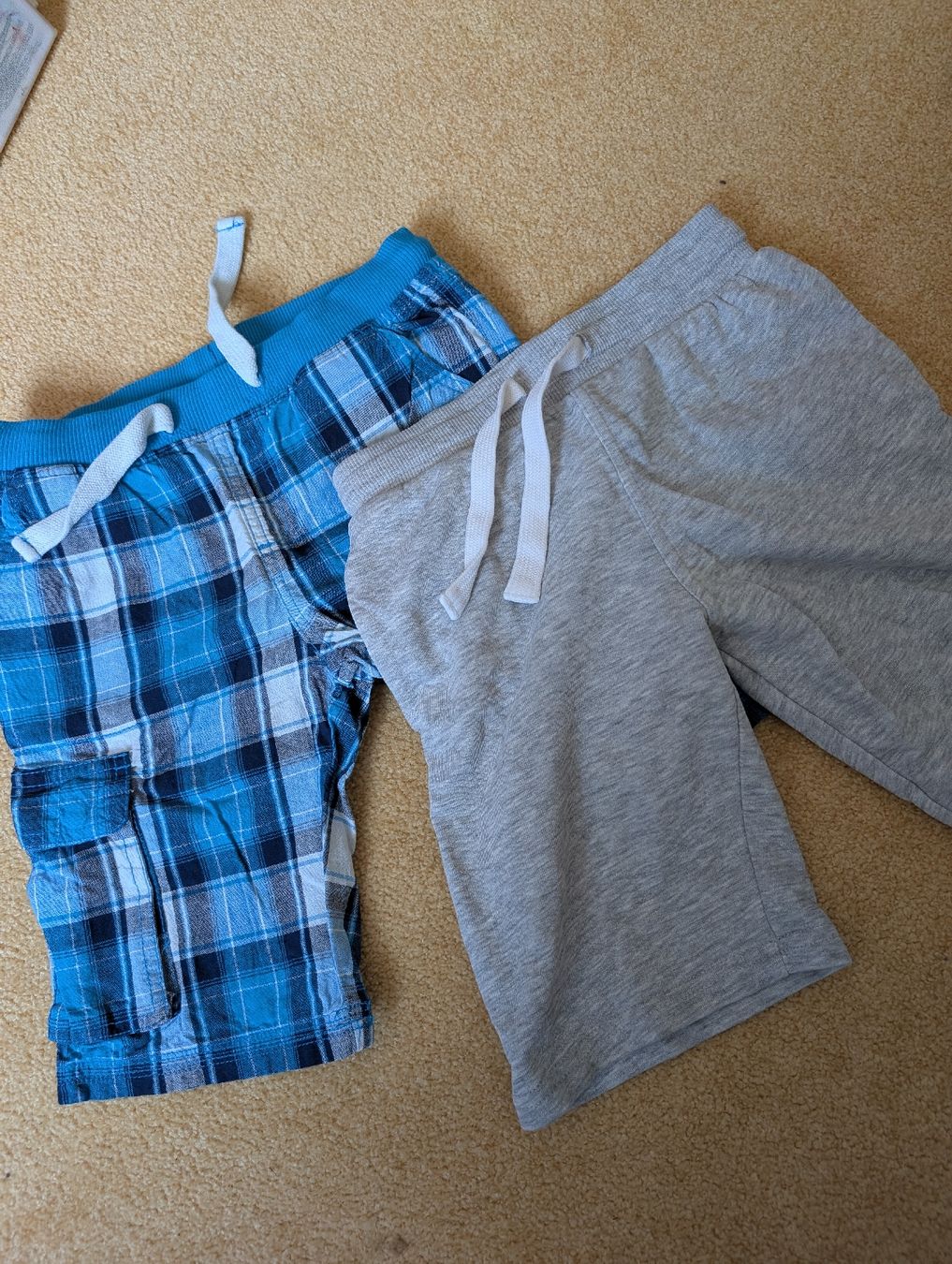 Pantalons: Shorts, Gr. 122 – D'occasion à Winterthur par voan