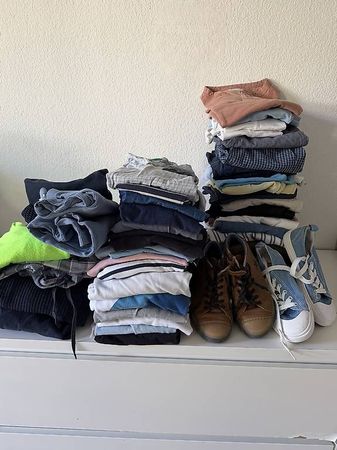 vêtements garçon  8 ans + chaussures taille 33