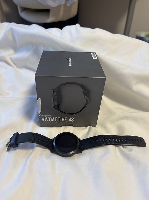 Smartwatch: Garmin Vivoactive 4s – D'occasion à Basadingen par ETOlias