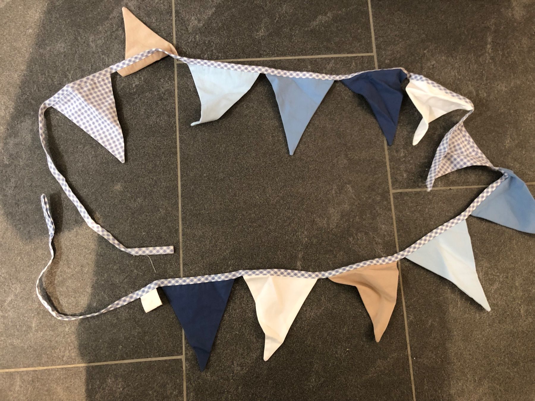 Alle Dekorationen: STOFFWIMPELGIRLANDE blau, weiss, beige – Gebraucht aus Wattwil von jopara