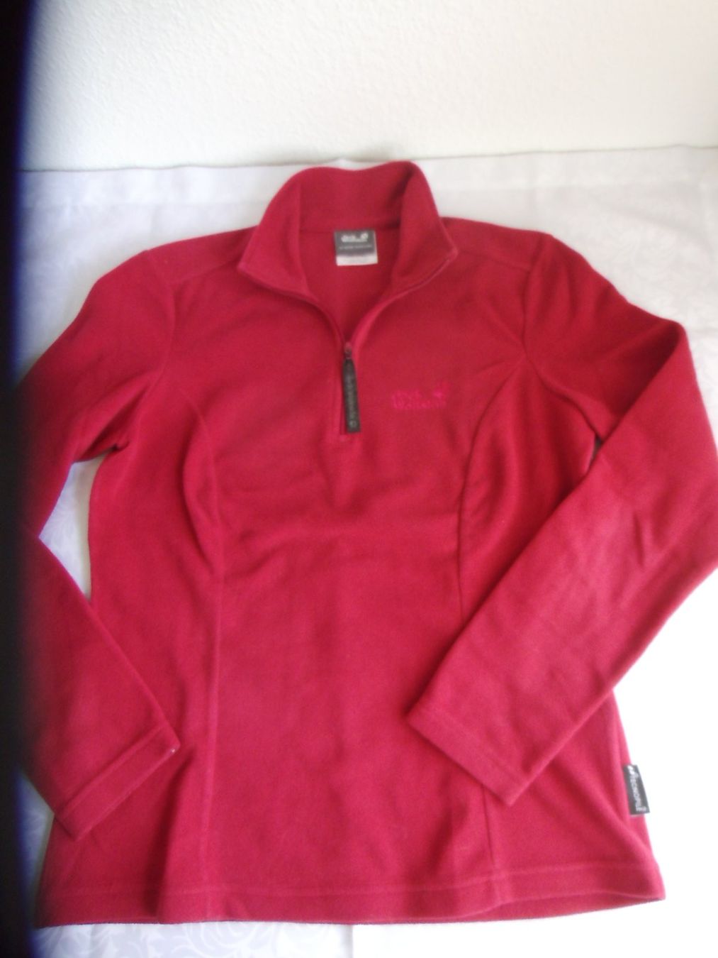 Jack Wolfskin Maglioni & Felpe: Jack Wolfskin Fleece Pulli Gr. M, dunkelrot – Nuovo (secondo la descrizione) da Walenstadt venduto da Pluisa 1