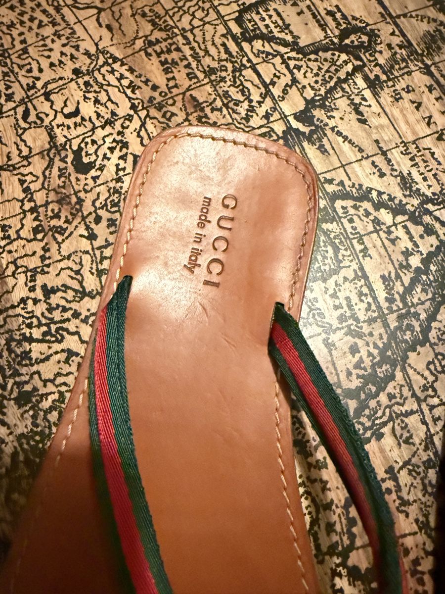 Gucci Scarpe da uomo: Gucci Web Stripe Leather Flip Flops Sandals – Nuovo (secondo la descrizione) da Versoix venduto da pen_6hgs 5