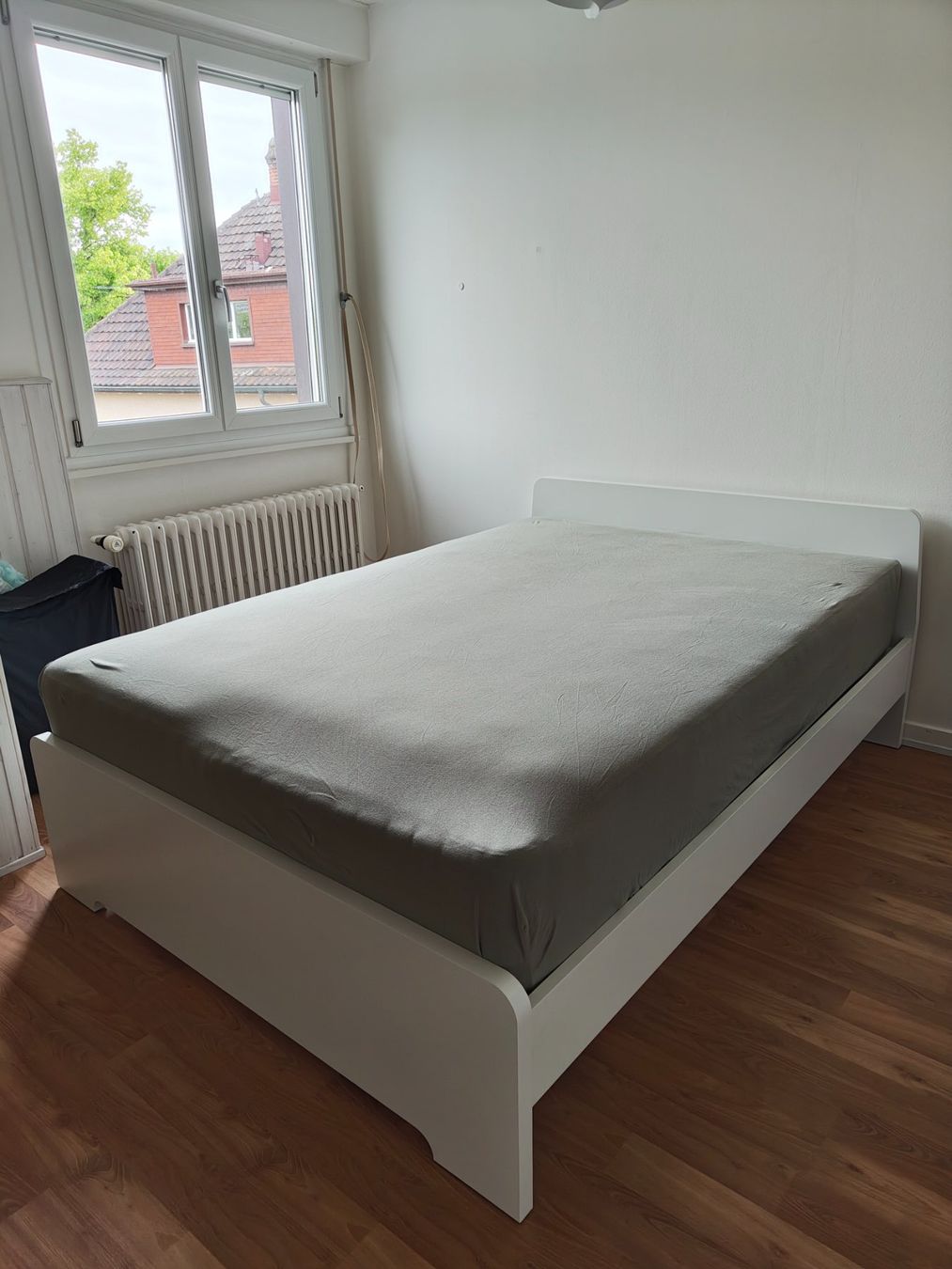 Letti: Weisses Bettgestell mit Lattenrost 140x200 – Usato da Winterthur venduto da Dario4444