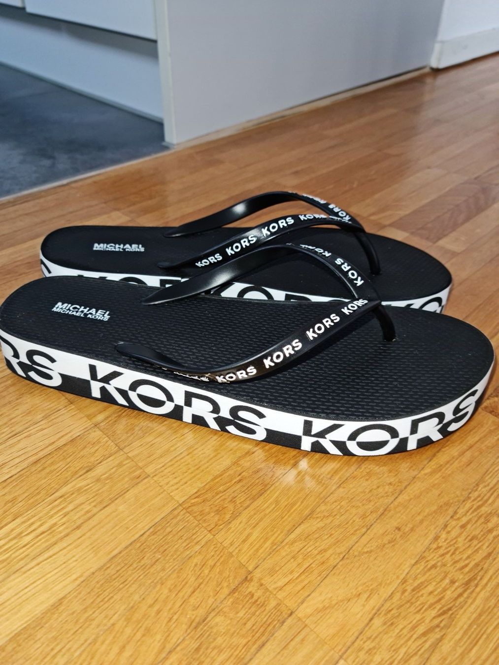 Michael Kors Scarpe da donna: Michael Kors Flip-Flops – Nuovo (secondo la descrizione) da Jona venduto da Bubi22 1