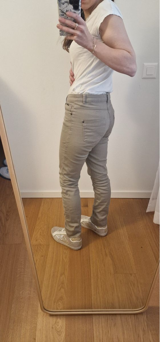 Pantalons: Pantalon beige – D'occasion à Morges par pau_5pdz 1