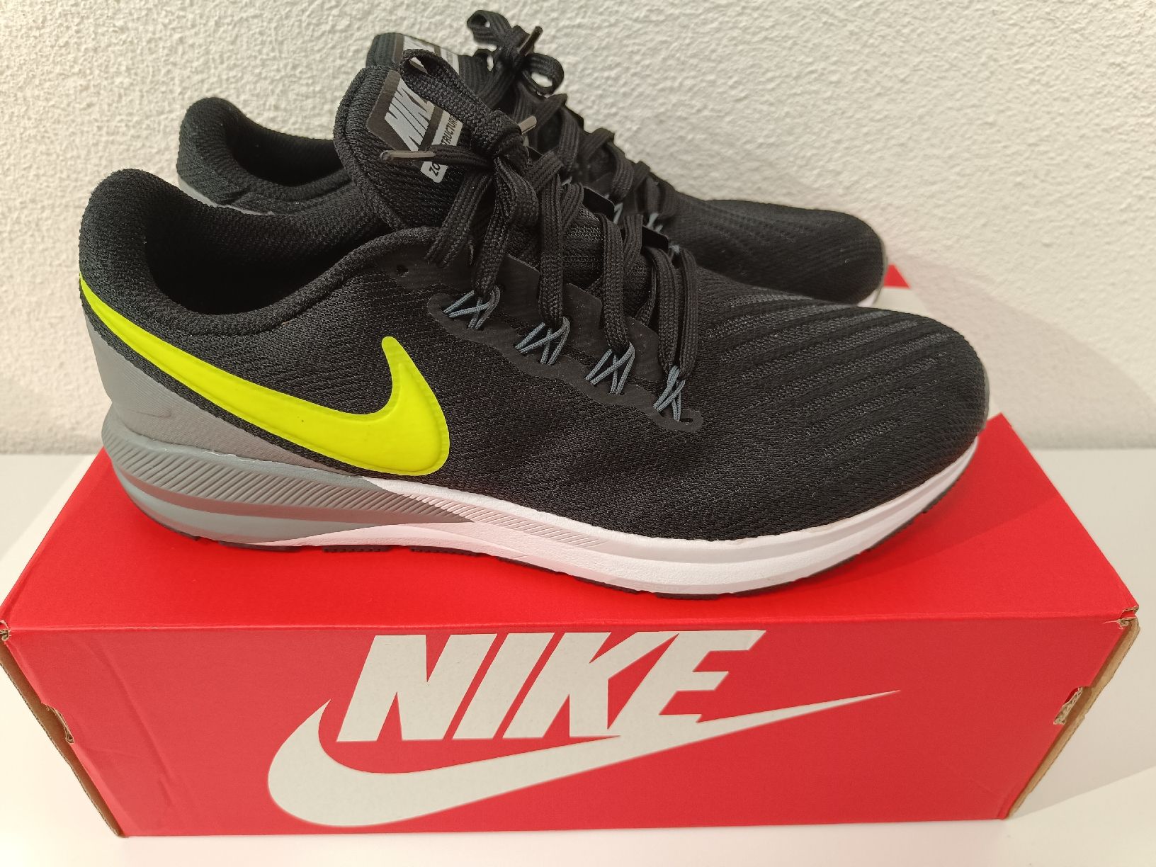 Nike Scarpe da uomo: NEUE Nike Zoom Structure 22 – Nuovo e nell'imballaggio originale da Dietikon venduto da Sunriseplace1010