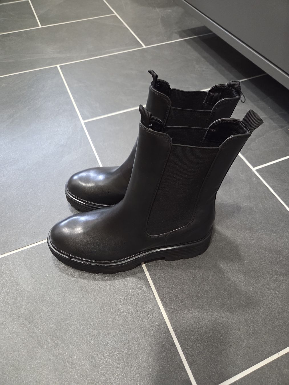 Tamaris Damenschuhe: Schwarze Boots Tamaris Grösse 39, Neu – Neu (gemäss Beschreibung) aus Döttingen von kla_2gxb
