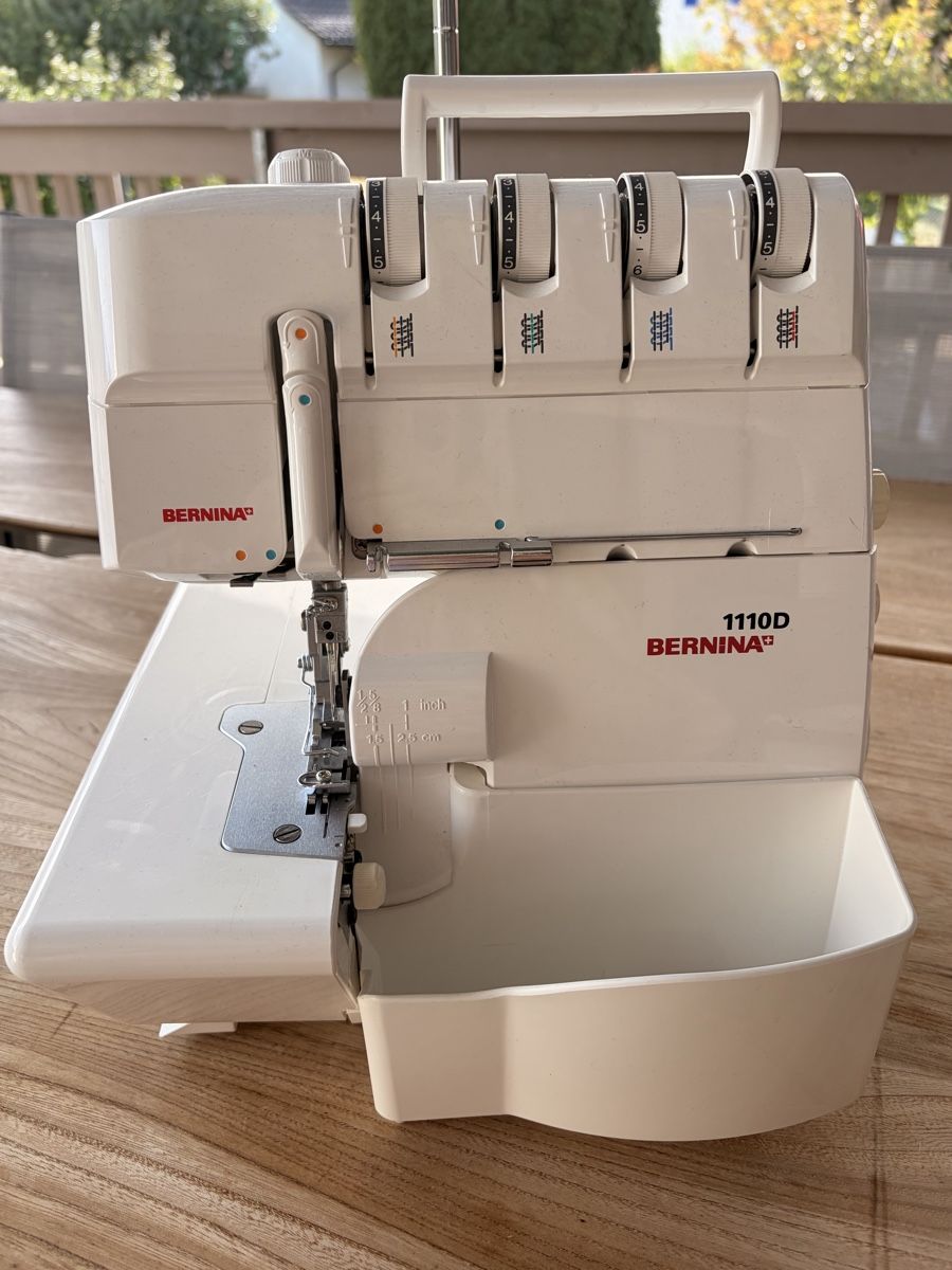 Bernina Macchine da cucire: Bernina 1110D Overlock Maschine – Usato da Dorf venduto da s_geiger01