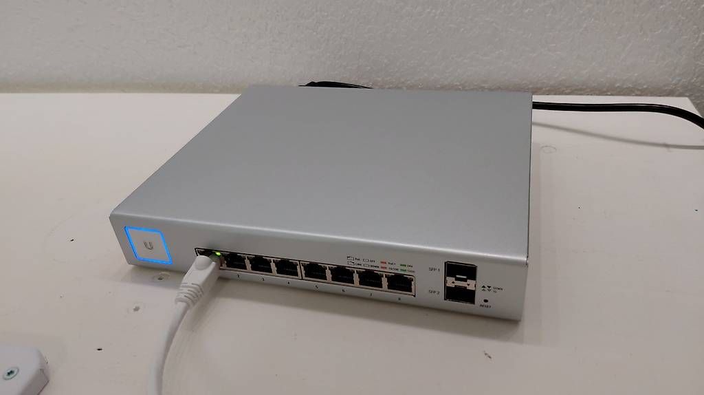 Hub & Switch: Unifi US 8 PoE 150W  VHB – Usato da Däniken SO venduto da p_b_v7bh