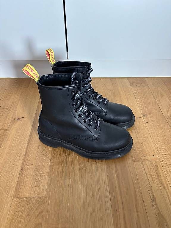 Scarpe da uomo: Dr. Martens 1460 SXP – Usato da Zürich venduto da 19n_2wrj 2