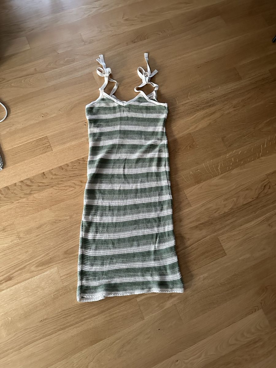 Kleider: About You Kleid, Grösse 3XL, gestreift – Neu (gemäss Beschreibung) aus Ebikon von Ecnerolf.