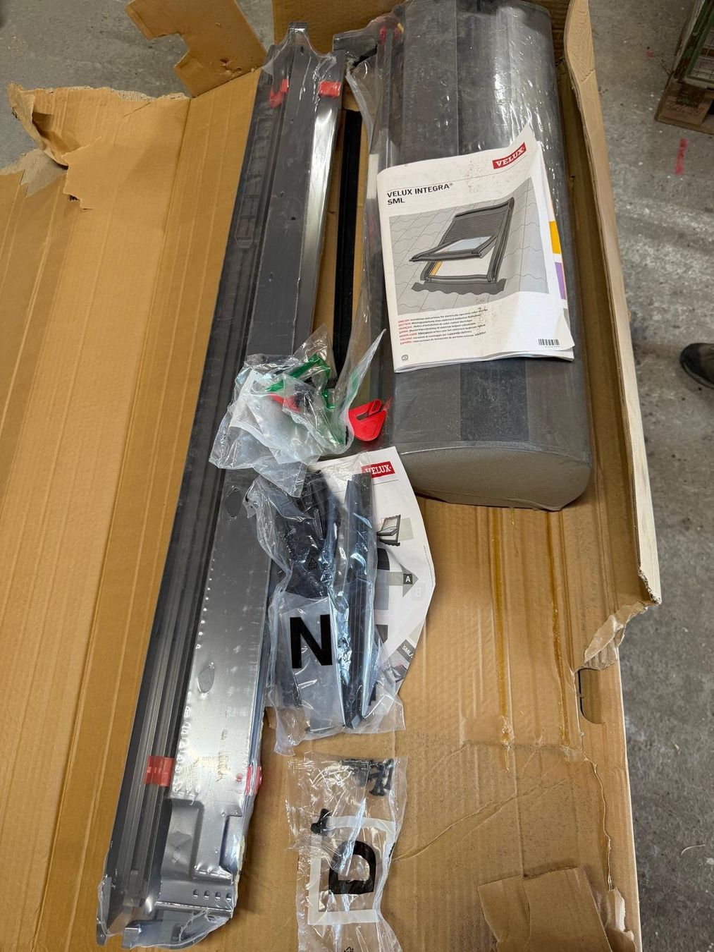 Velux Marquises: Velux Aussenrolladen elektrisch – Neuf (Voir description) à Benken SG par unihoc92 1