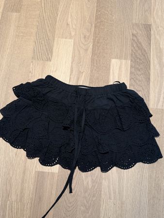 Puffy floral black shorts - PARTY