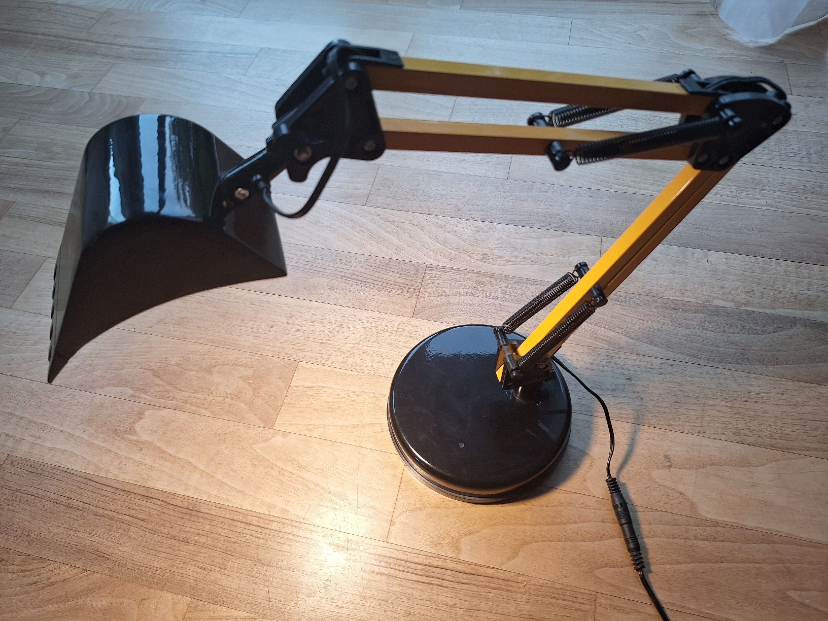 Micasa Lampade: Tischleuchte Bagger Design gelb schwarz – Usato da Affeltrangen venduto da Salz-Pfeffer 4