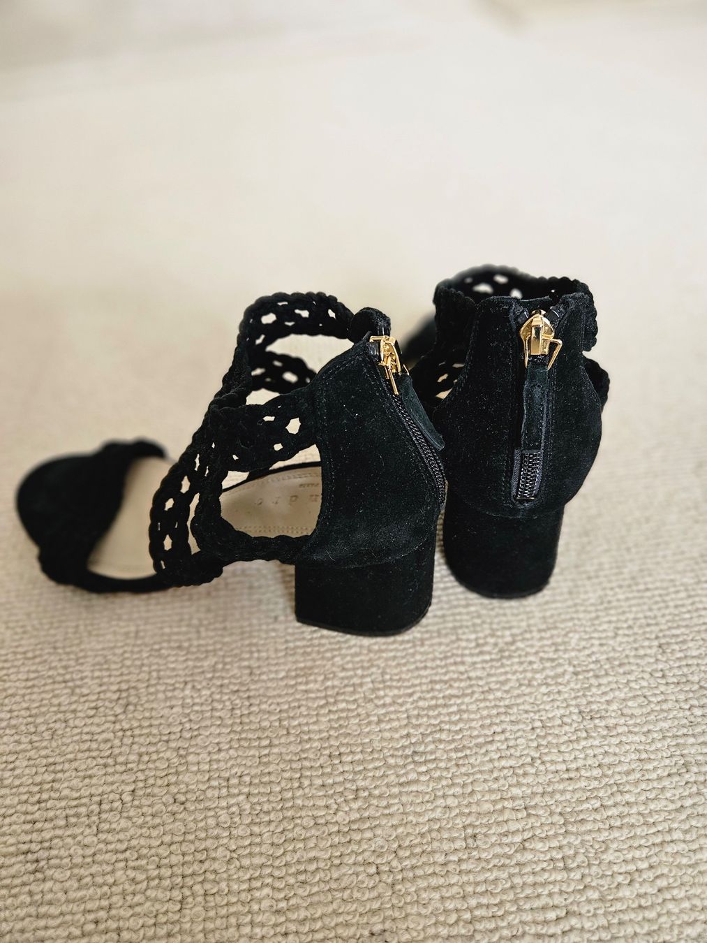 Sandro Scarpe da donna: Sandales Sandro en daim noir – Usato da lausanne venduto da josianemuller 3
