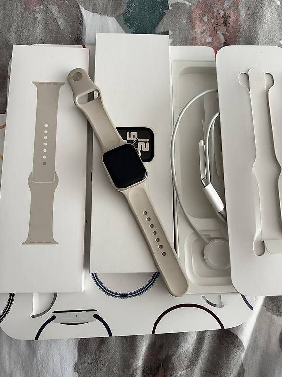 Smartwatch: Apple Watch SE – Neuf avec emballage d'origine à Gams par nre_b6s7