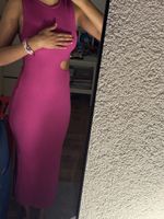 Robe longue moulante rose avec découpes usagée