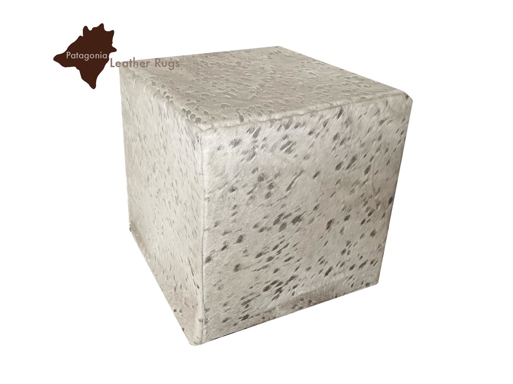 Sgabelli: Kuhfell Hocker silver/white – Nuovo e nell'imballaggio originale da Arbedo venduto da patagonialeatherrugs