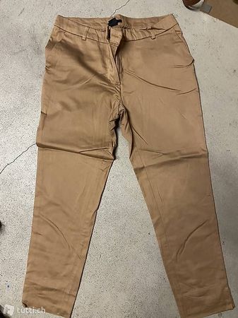 Braune Stoffhosen