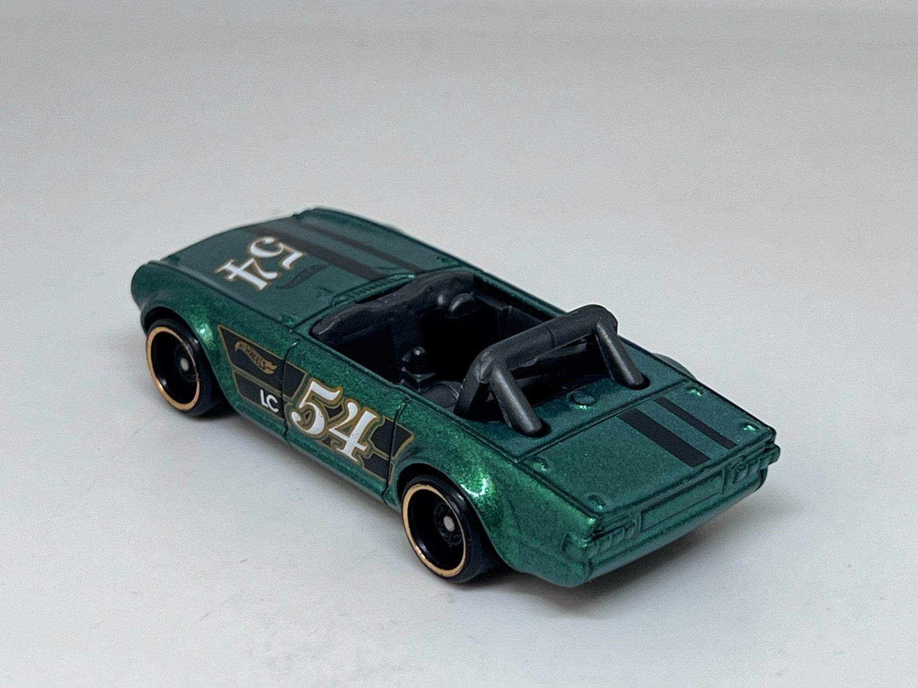 Hot Wheels Modellini d'auto: Hot Wheels Triumph TR6 #19 – Usato da Wildegg venduto da LaaBoutique 2