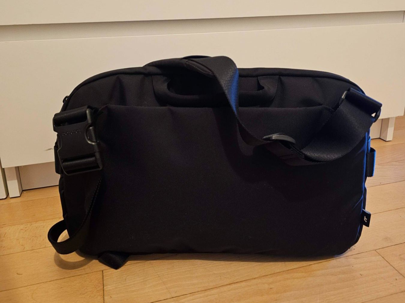 Taschen: Schultertasche Tomtoc – Gebraucht aus Basel von RSi_7lb6 2