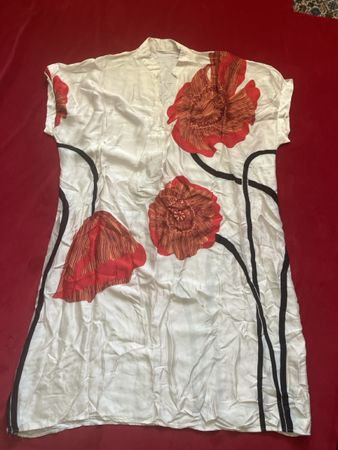 Kleid Weiss mit roten Blumen Grösse U Made in Italy