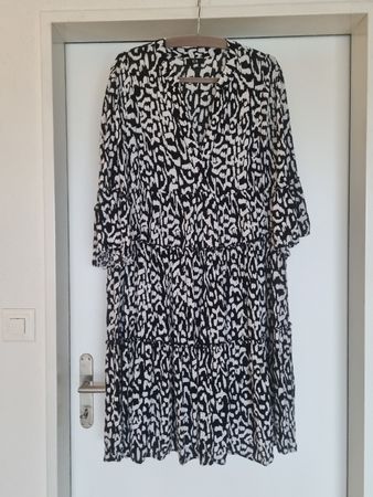 Kleid C&A schwarz weiss gemustert guter Zustand Gr 44
