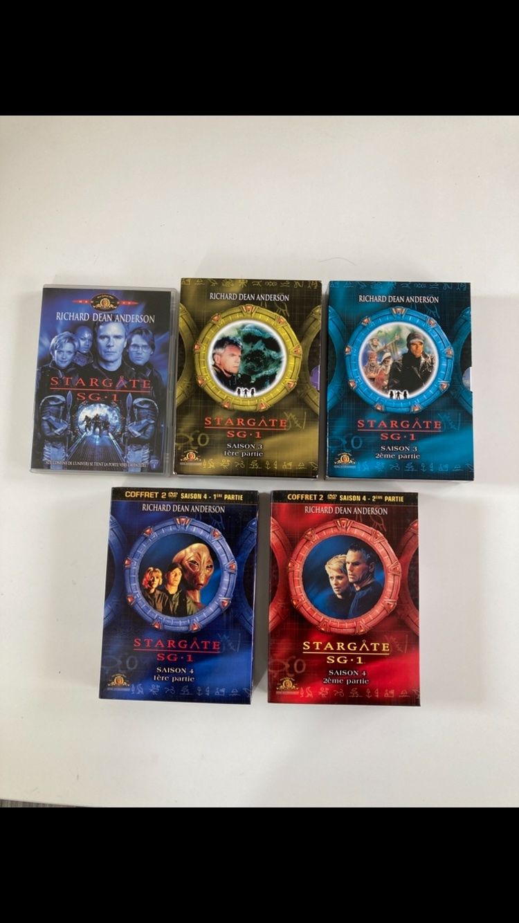 Tutti i DVDs: Lot de 5 coffrets DVD Stargate SG-1 – Usato da Bassecourt venduto da CALUMET-X