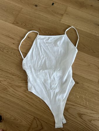 Weisser Sommer-Body mit Rückenausschnitt, Grösse S