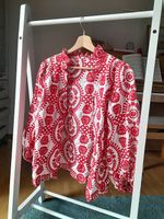Bluse mit rotem Blumenmotiv Gr. M