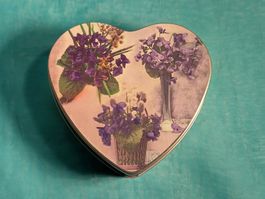 Blechbüchse Herz mit Blumensträussen