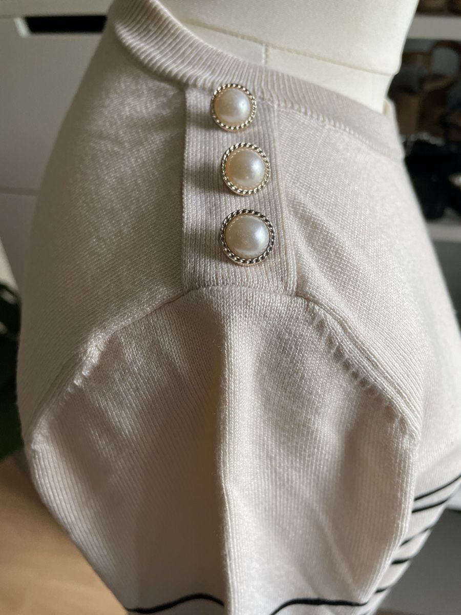 Pullover & Sweatshirts: White sweater with stripes - size 36  Worn just once – Neu (gemäss Beschreibung) aus Fischbach-Göslikon von Vera2109 2