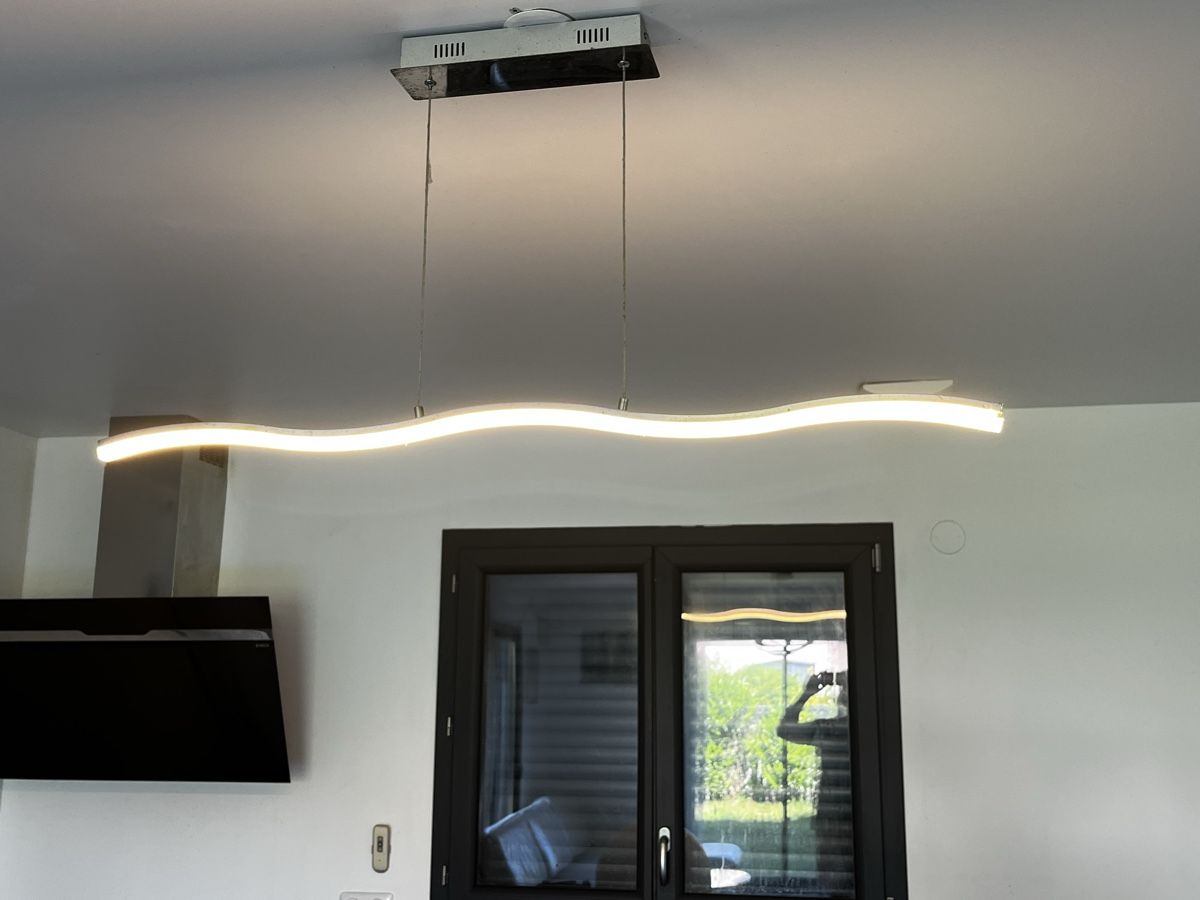 Kronleuchter & Deckenlampen: Modern LED Ceiling Light, Wave Shape, 120cm, White – Gebraucht aus Le Grand-Saconnex von maf_qs9x