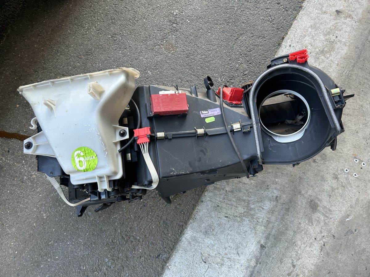 Volkswagen Tutti pezzi di ricambio auto: Système chauffage/ climatisation vw golf 3/ Vento – Usato da Muraz (Collombey) venduto da Wolfdog1978 1